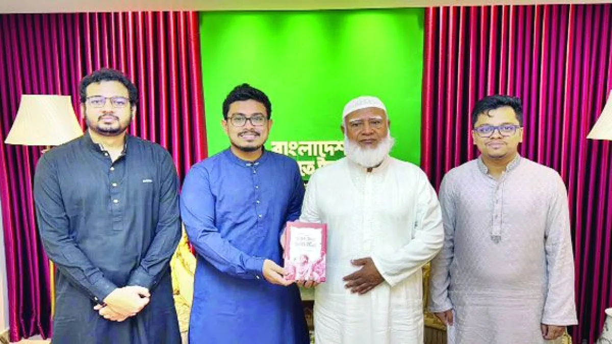ডা: শফিকুর রহমানের সাথে ডাকসু নেতাদের সাক্ষাৎ