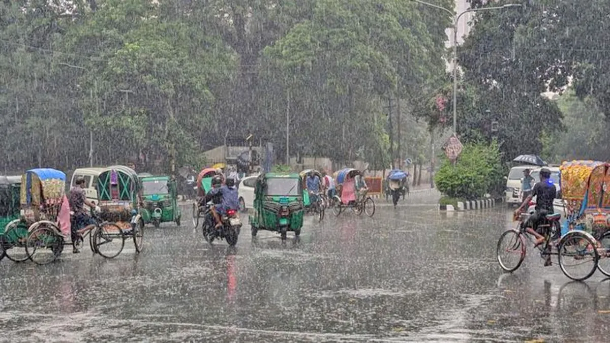 ঢাকায় আজ হালকা বৃষ্টির সম্ভাবনা, বাড়তে পারে দিনের তাপমাত্রা