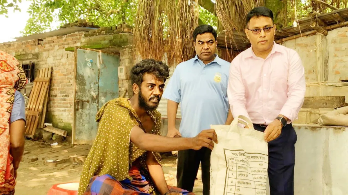 রাজশাহীতে পদ্মার ঢেউয়ে নৌকা-জাল হারিয়ে বিপাকে মাঝি-জেলেরা