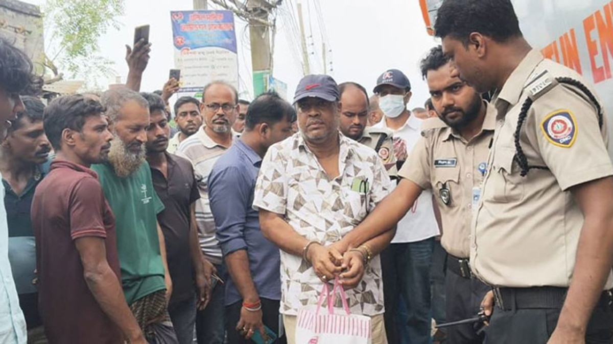 চুয়াডাঙ্গায় বাস থেকে ইয়াবাসহ আ’লীগ নেতা গ্রেফতার