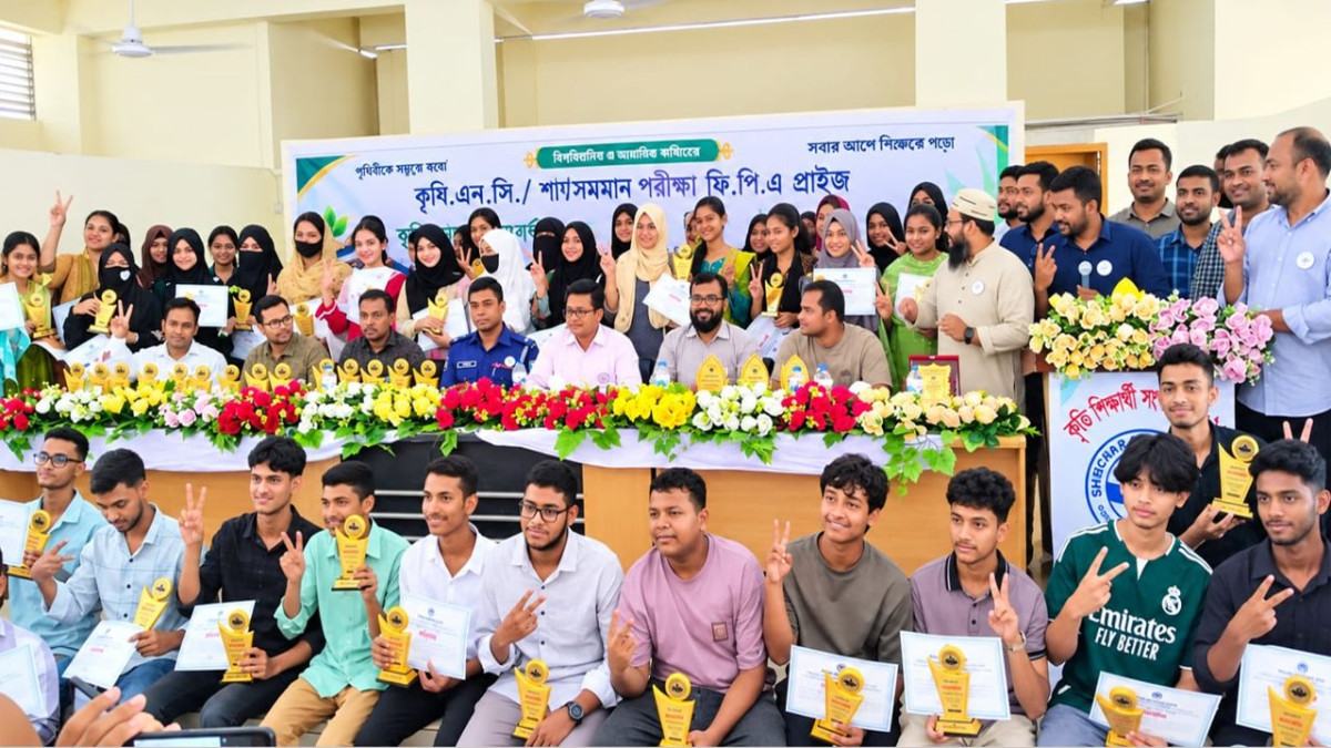 শিবচরে ক্যারিয়ার ক্লাবের উদ্যোগে জিপিএ-৫ প্রাপ্তদের সংবর্ধনা
