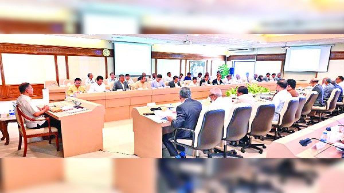 সব মন্ত্রণালয়ের প্রশিক্ষণে অভিন্ন সিলেবাসের নির্দেশ প্রধানমন্ত্রীর