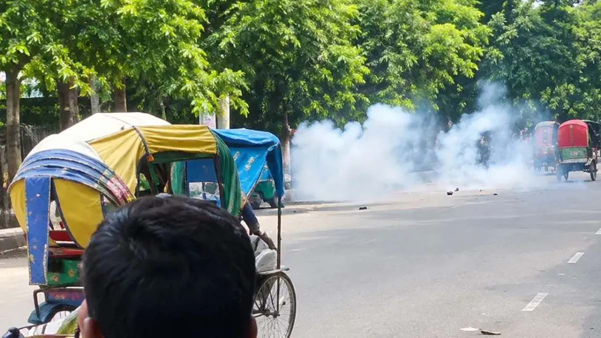 রাজধানীতে শিল্পকলার একাডেমির সামনে ককটেল বিস্ফোরণ