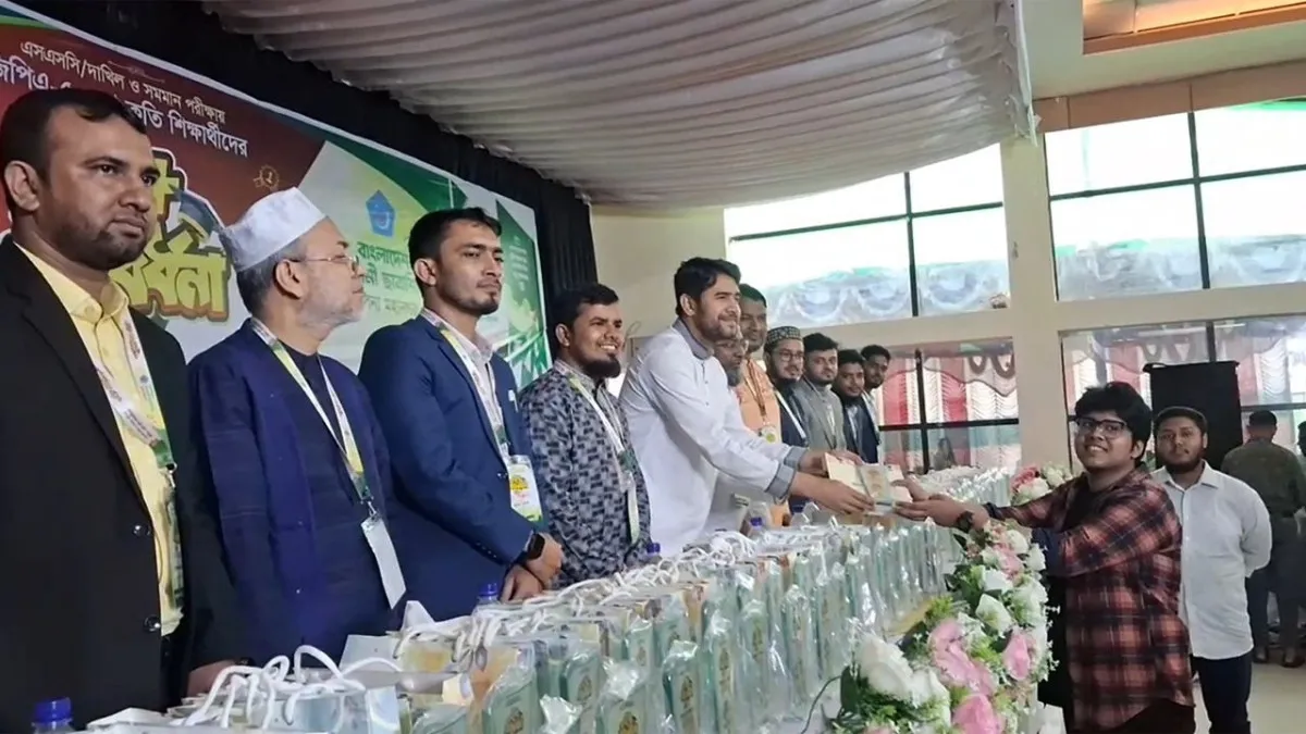 খুলনায় কৃতি শিক্ষার্থীদের ছাত্রশিবিরের সংবর্ধনা
