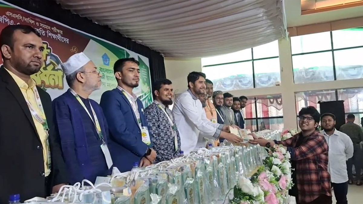 খুলনায় কৃতি শিক্ষার্থীদের ছাত্রশিবিরের সংবর্ধনা