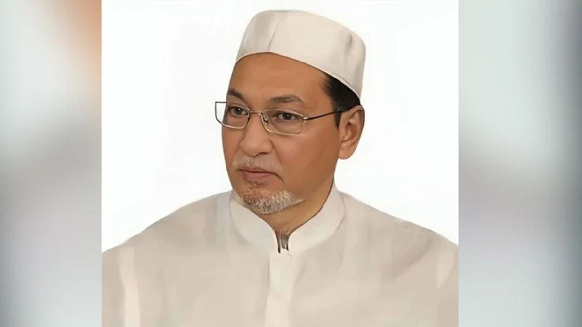 ওমরাহ পালন শেষে দেশে ফিরেছেন চিফ হুইপ
