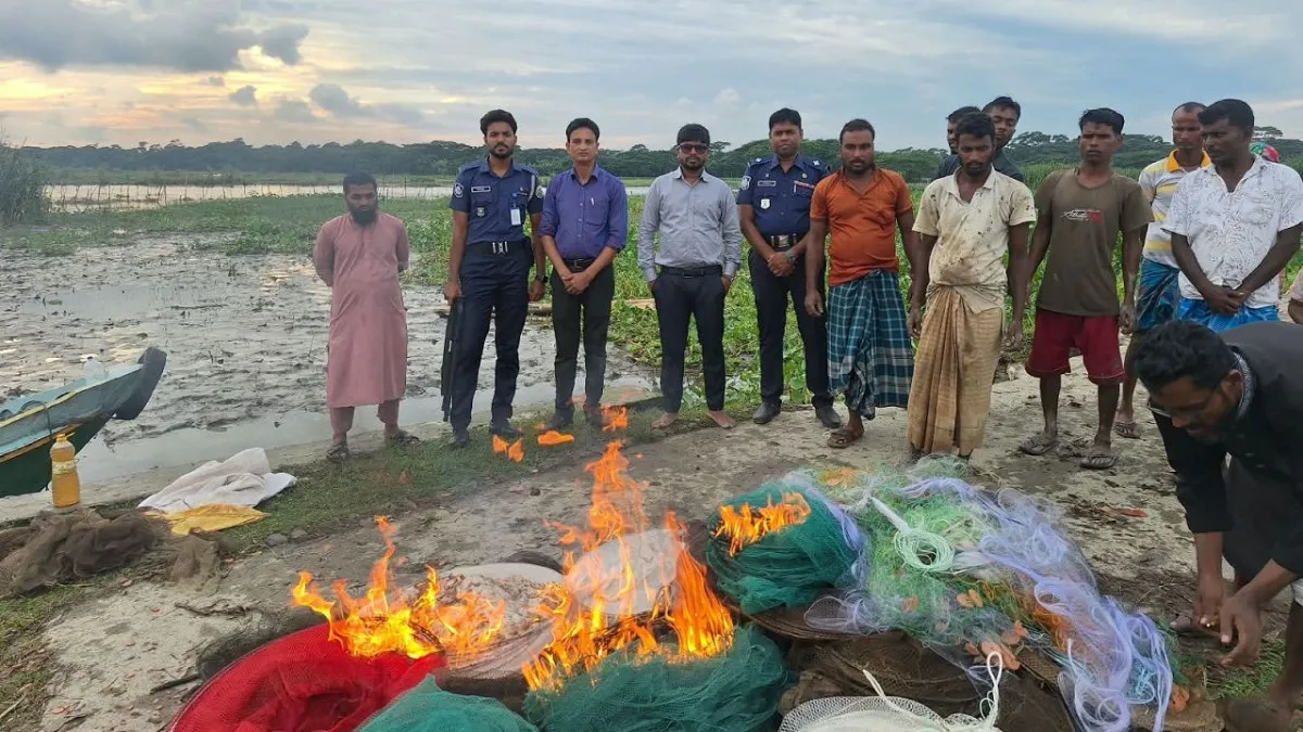 উজিরপুরে ৪ লাখ টাকার নিষিদ্ধ জাল জব্দ