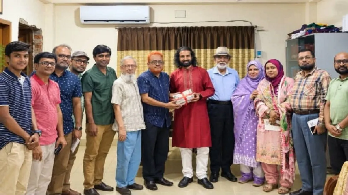 শিল্পী ফখরুজ্জামানের ‘বিমূর্ত’ চিত্রকর্মে প্রকৃতি, জীবন ও মানুষের অন্তর্লোকের গভীর সম্পর্ক লক্ষ করা যায়