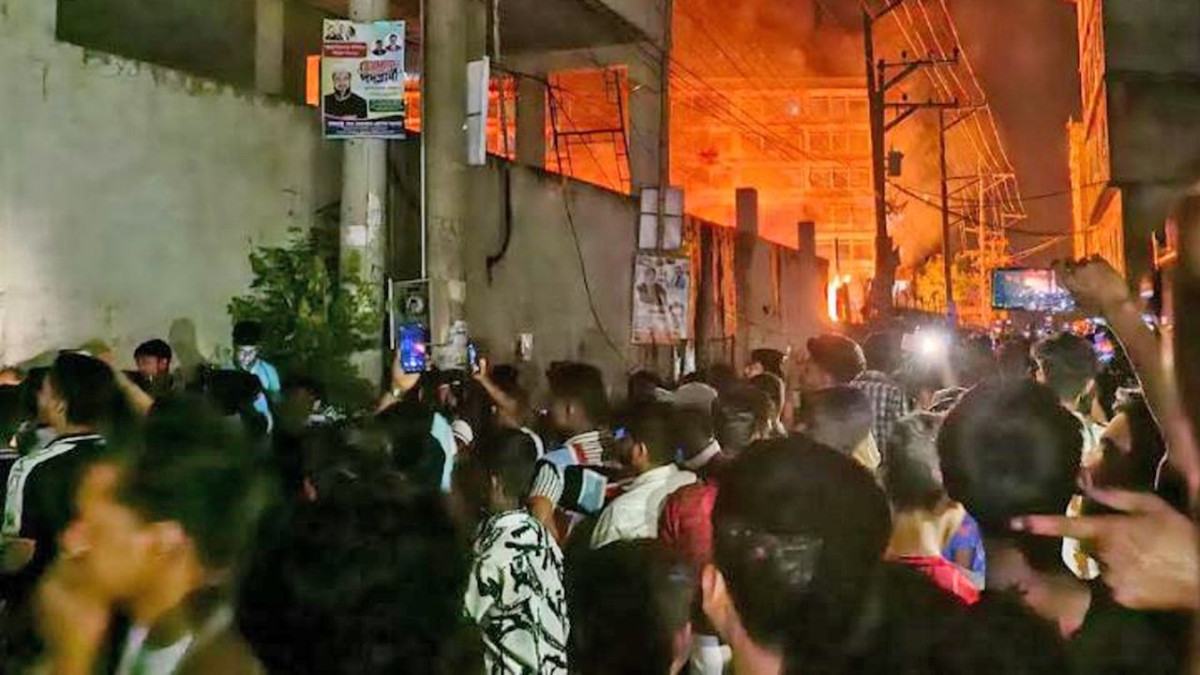 আশুলিয়ায় গ্যাস সিলিন্ডারবাহী লরিতে আগুন, নিহত বেড়ে ৭
