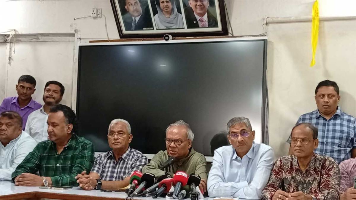 অন্যান্য দেশের তুলনায় বাংলাদেশে এখনো জ্বালানি তেলের দাম অনেক কম : রিজভী