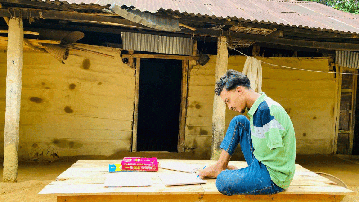 ২ হাত ছাড়াই এগিয়ে চলেছেন আশরাফ