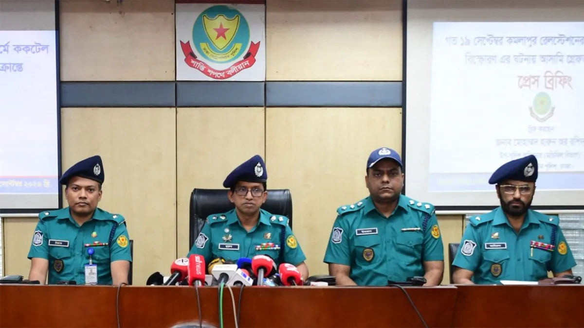 ২০ হাজার টাকার বিনিময়ে কমলাপুর রেলস্টেশনে ককটেল বিস্ফোরণ
