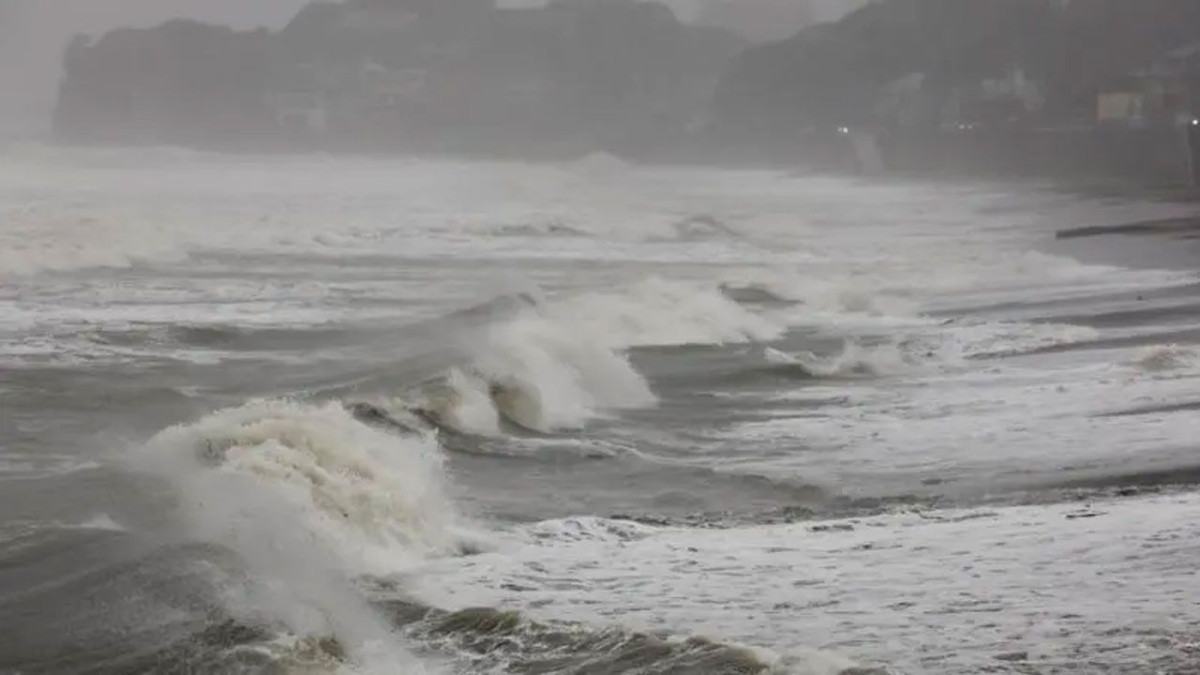 ১৬ লাখের বেশি মানুষকে ঘরবাড়ি থেকে সরে যাওয়ার নির্দেশ জাপানের