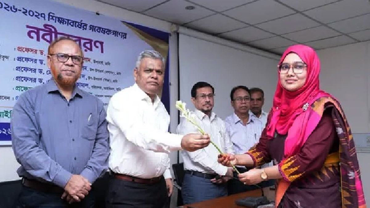 পিএইচডি গবেষকদের নিয়ে রাবির আইবিএস অ্যালামনাই অ্যাসোসিয়েশনের নবীনবরণ