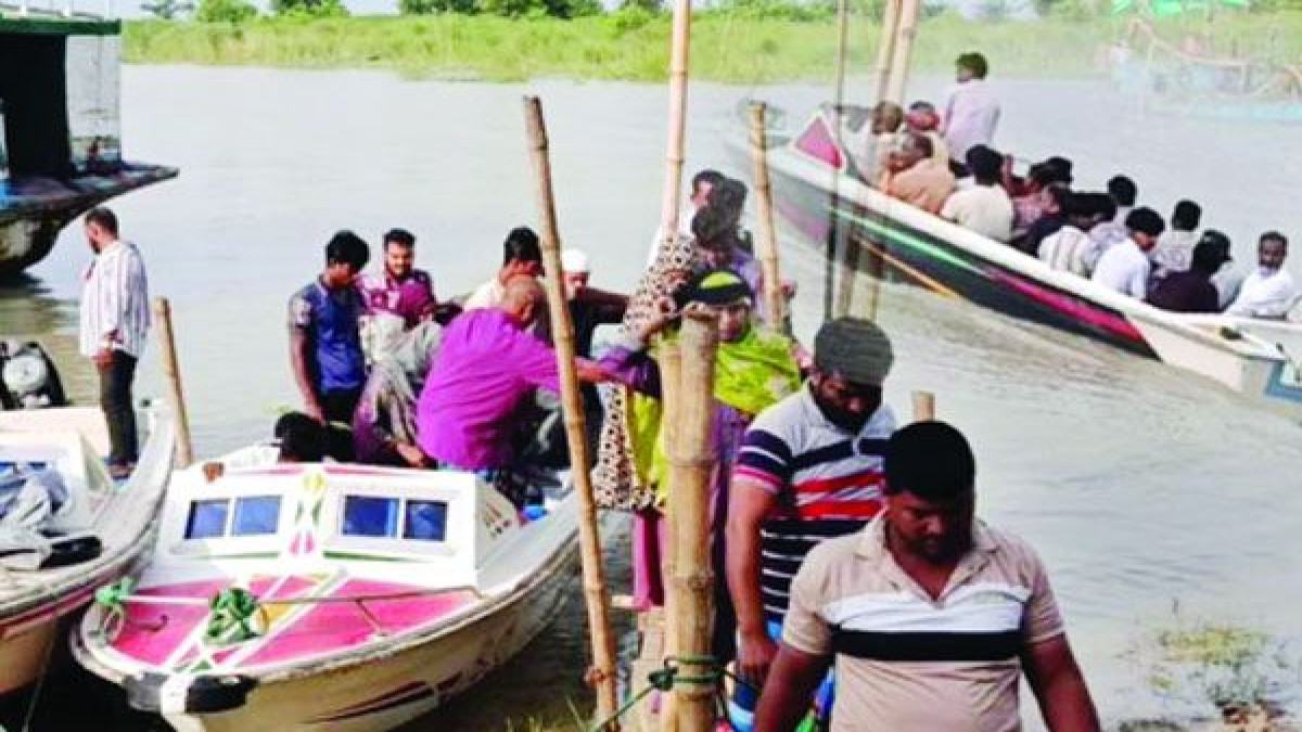 চরভদ্রাসন-মৈনট নৌরুটে বাড়তি ভাড়া আদায়