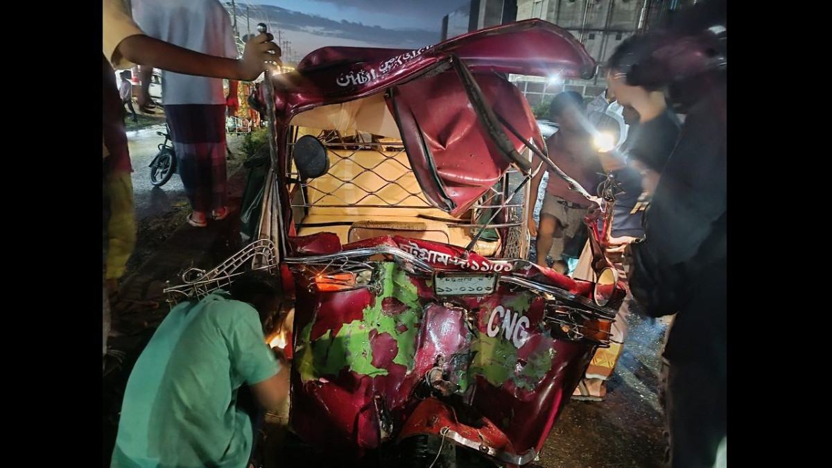 আনোয়ারায় ডাম্প ট্রাক-অটোরিকশা সংঘর্ষে শিশুসহ আহত ৪