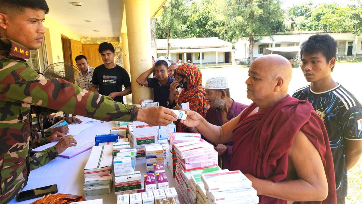 গুইমারায় সিন্দুকছড়ি সেনা জোনের উদ্যোগে ফ্রি মেডিক্যাল ক্যাম্প