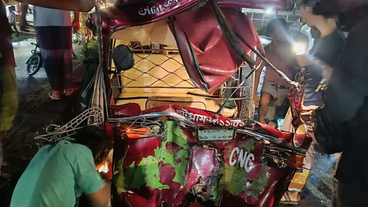আনোয়ারায় ডাম্প ট্রাক ও অটোরিকশা সংঘর্ষে শিশুসহ আহত ৪
