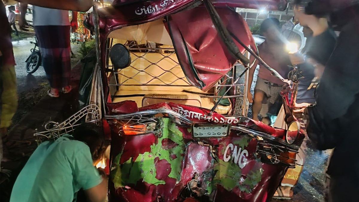 আনোয়ারায় ডাম্প ট্রাক ও অটোরিকশা সংঘর্ষে শিশুসহ আহত ৪