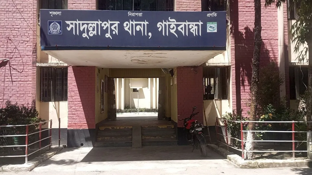 সাদুল্লাপুরে কুকুরের সাথে ভ্যানের ধাক্কা, নারীর মৃত্যু