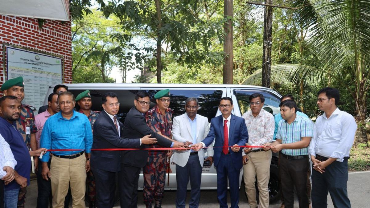 শাবিপ্রবিকে সীমান্ত ব্যাংকের মাইক্রোবাস উপহার