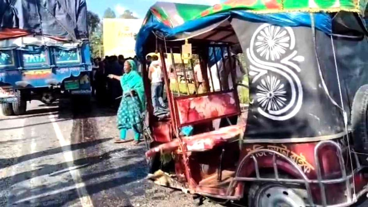 ঠাকুরগাঁওয়ে ট্রাক-অটোরিকশা সংঘর্ষে নিহত ১, আহত ৬