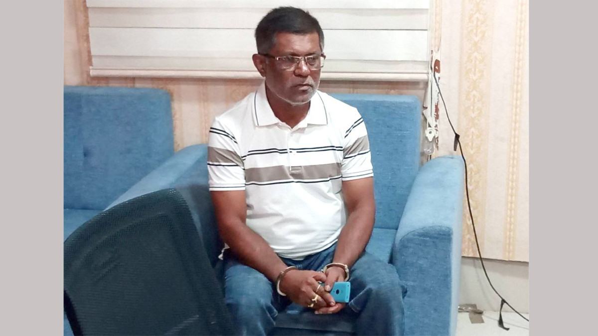 রামগড়ে ইউএনওর কাছে টাকা দাবির অভিযোগে আটক ১
