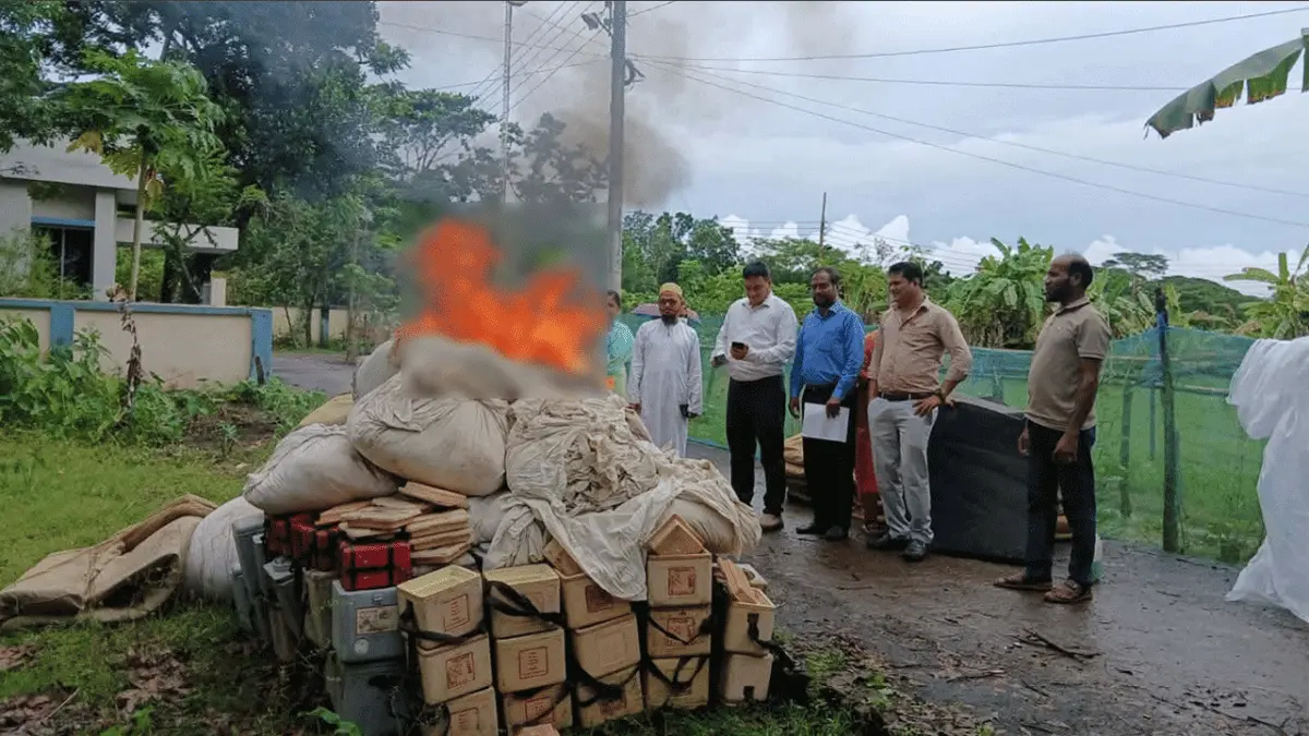 দুমকি স্বাস্থ্য কমপ্লেক্সে পুরোনো চিকিৎসা সামগ্রী কন্ডেমেশন, প্রকাশ্যে ধ্বংস
