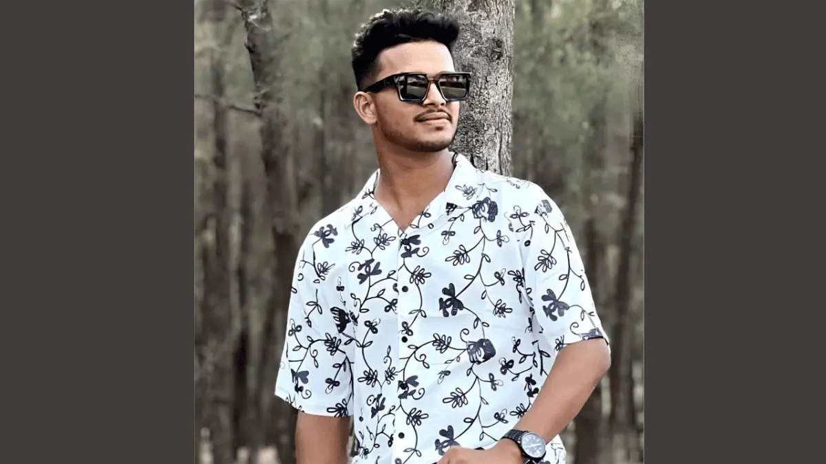 কুমিল্লায় মোবাইল চার্জে দিতে গিয়ে বিদ্যুৎস্পৃষ্ট হয়ে শিক্ষকের মৃত্যু