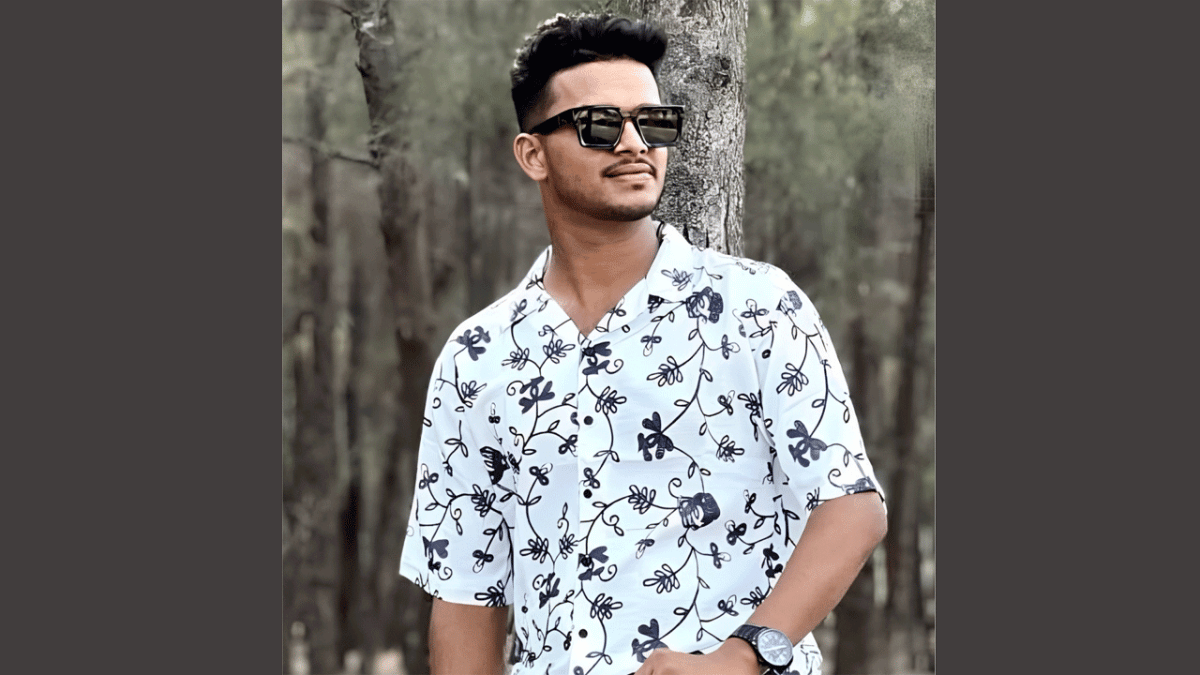 কুমিল্লায় মোবাইল চার্জে দিতে গিয়ে বিদ্যুৎস্পৃষ্ট হয়ে শিক্ষকের মৃত্যু