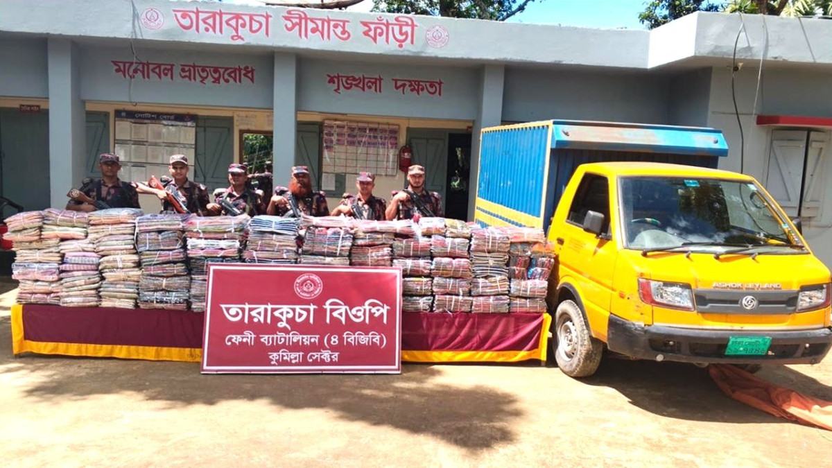 ফেনীতে বিপুল পরিমাণ ভারতীয় পণ্যসহ কাভার্ড ভ্যান জব্দ