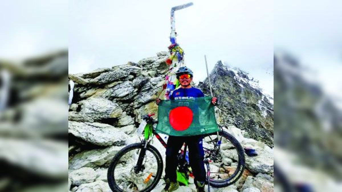 ৩৯ দিনে নেপালের এভারেস্ট ‘কালা পাথর’ জয় বাংলাদেশী বীর কুমারের