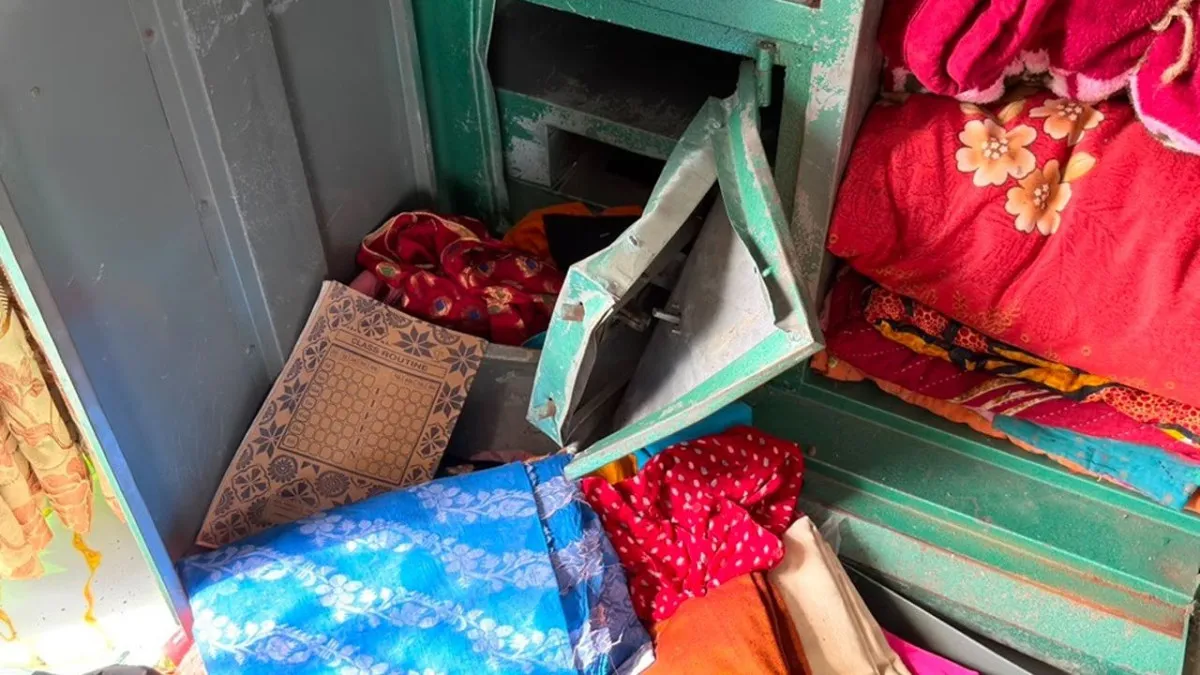 রূপগঞ্জে ব্যবসায়ীর বাড়িতে ডাকাতি, ৪০ লক্ষাধিক টাকার মালামাল লুট