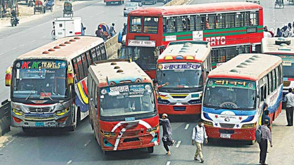 তেলের আগুনে পুড়ছে যাত্রীরা