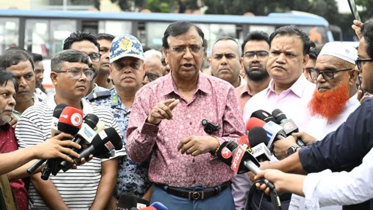 পল্টন মোড় থেকে নর্থ সাউথ রোড পর্যন্ত মূল সড়ক হকারমুক্ত ঘোষণা