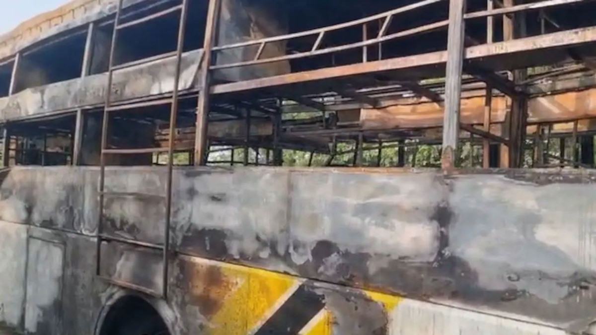 ভারতে স্লিপার বাসে আগুন, নারীসহ ৯ জনের মৃত্যু