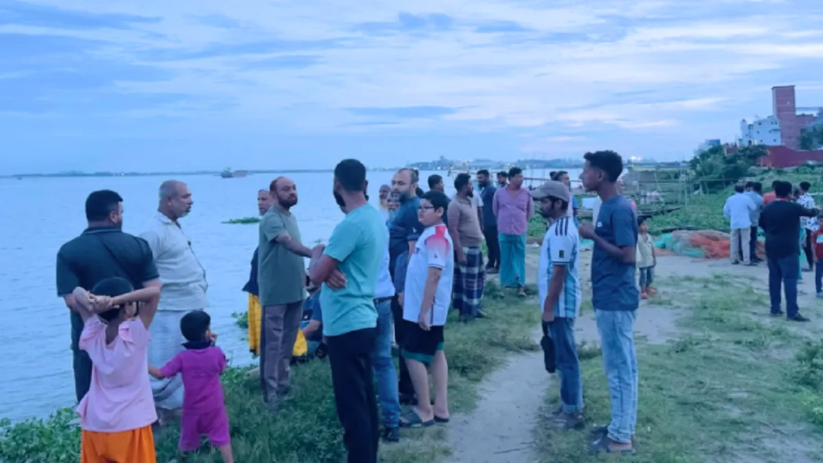 নারায়ণগঞ্জে মেঘনা নদীতে ১৪ যাত্রী নিয়ে ট্রলারডুবি, নিহত ১