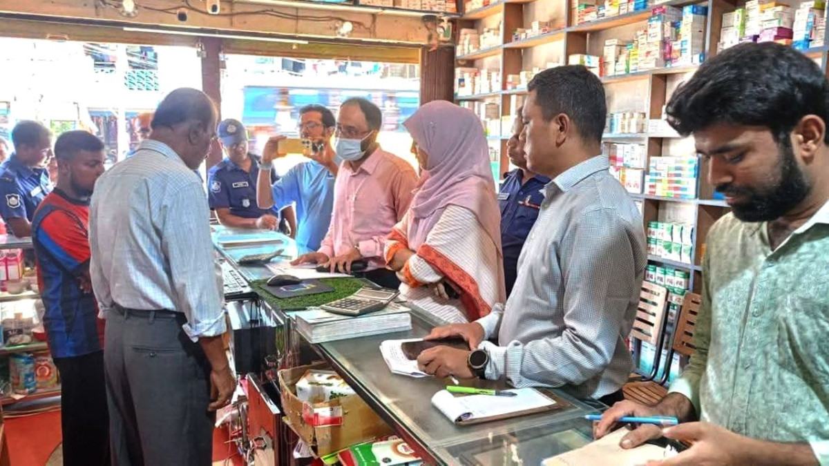 রামগড়ে ভ্রাম্যমাণ আদালতের অভিযানে তিন ব্যক্তির জরিমানা
