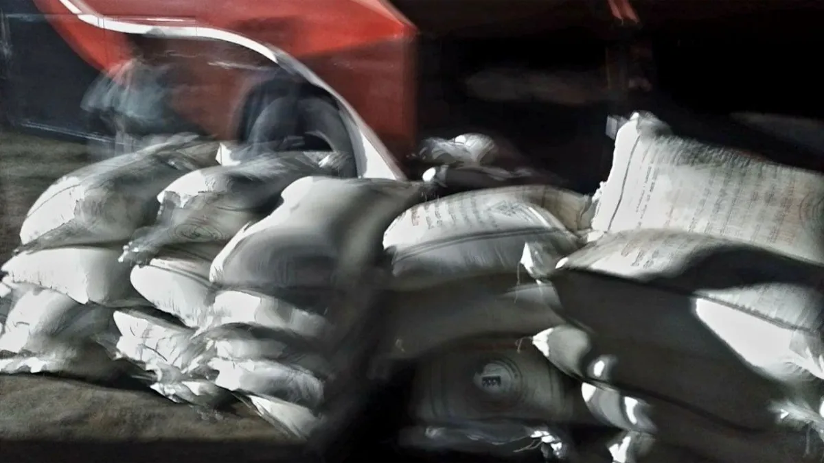 শিমুলিয়া ঘাটে অবৈধভাবে পাচারকালে ৬২ বস্তা সার জব্দ