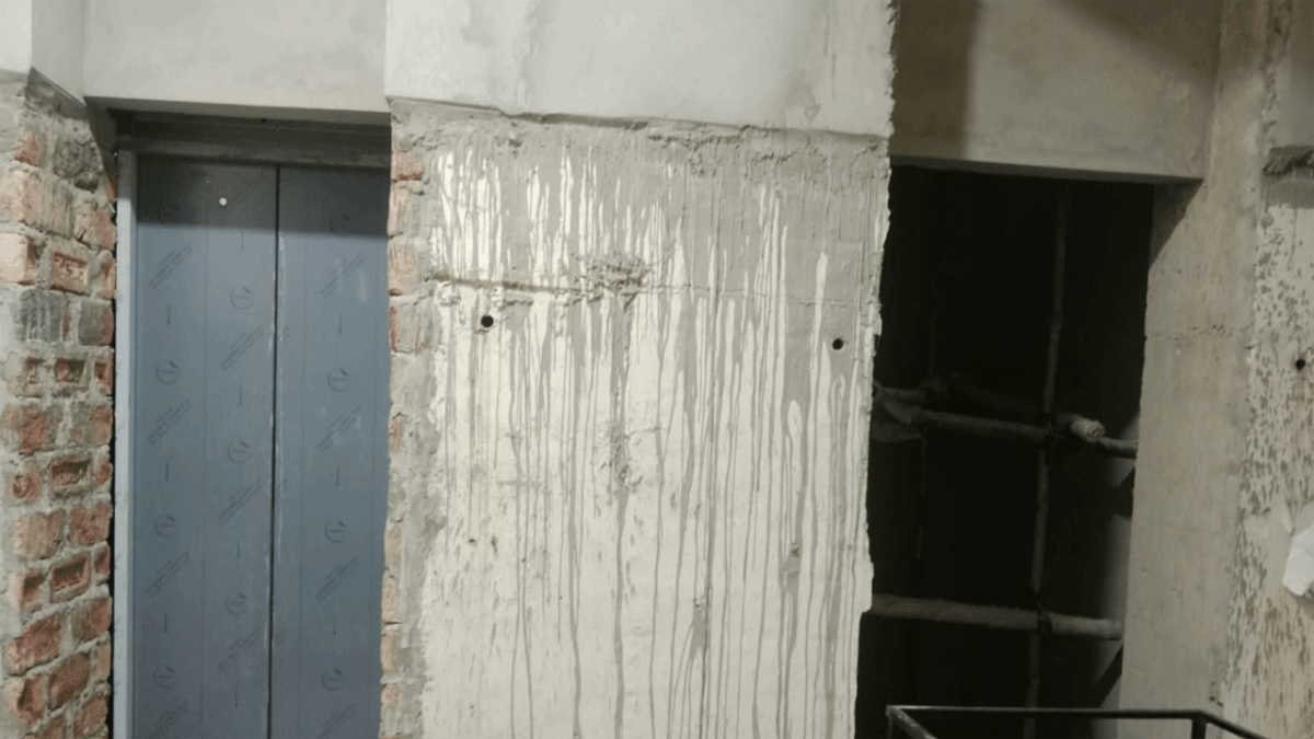 সিঁড়ি ভেঙেই ১০ তলায়, ভোগান্তিতে না খেয়েও থাকছেন বাকৃবির ছাত্রীরা