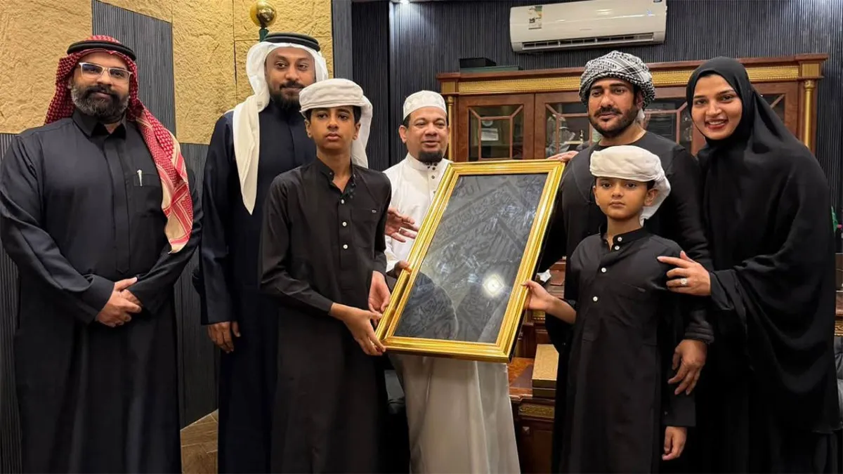 যেভাবে কাবার গিলাফ উপহার পেলেন অনন্ত-বর্ষা