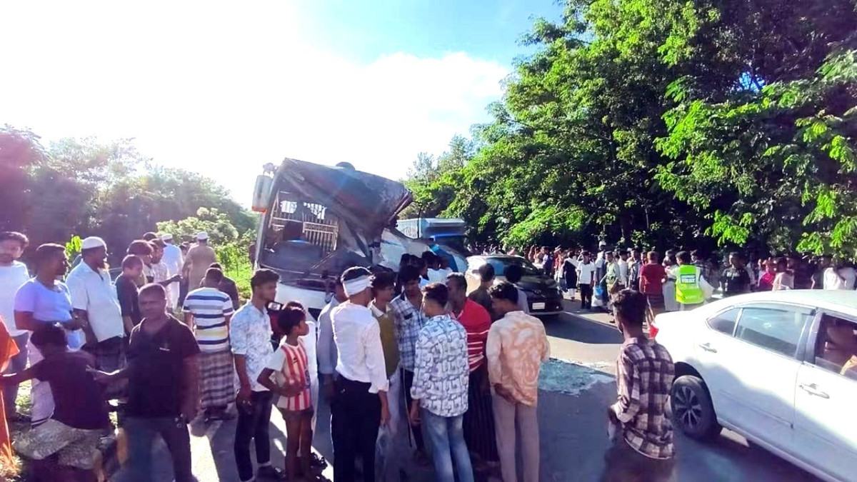 ঢাকা-ভাঙ্গা এক্সপ্রেসওয়েতে দাঁড়িয়ে থাকা বাসে অপর বাসের ধাক্কা, নিহত ৩