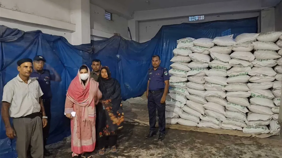 জীবননগরে ৪০৩ বস্তা ডিএপি সার জব্দ
