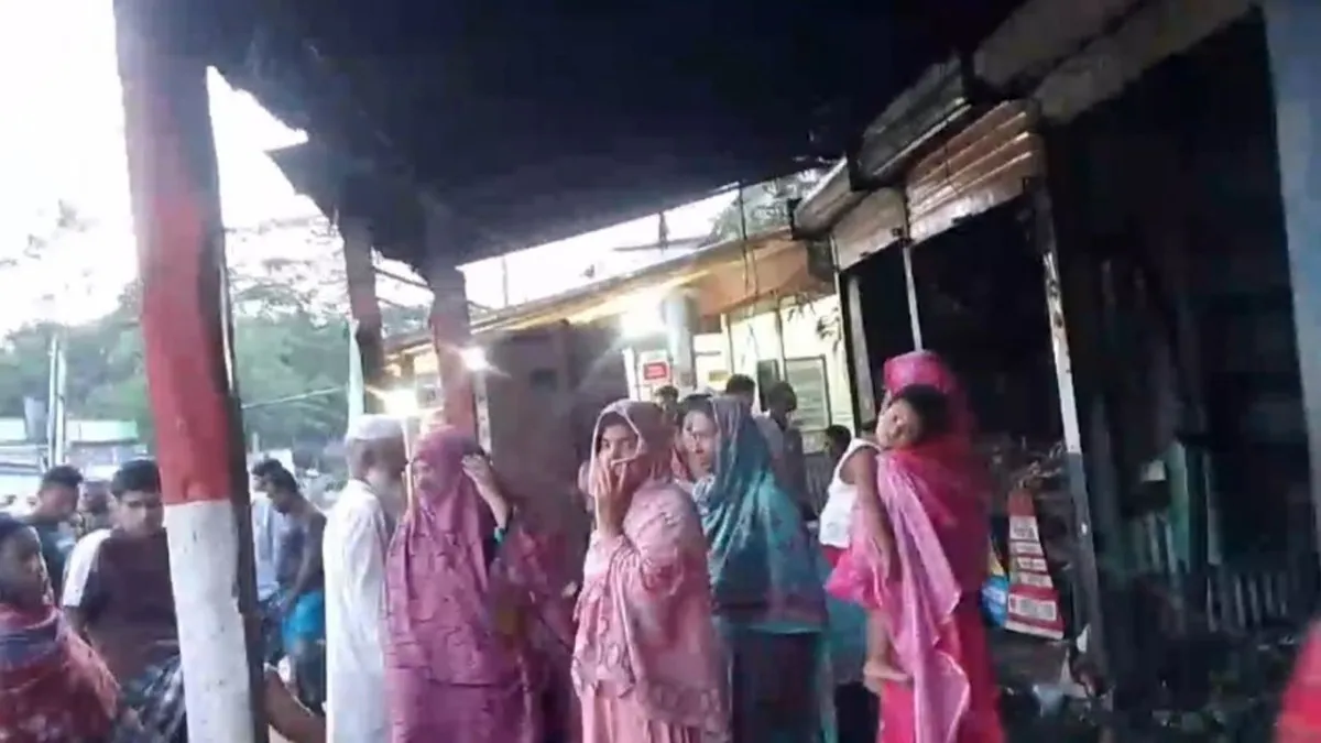 শিবচরে আগুনে ৫ দোকান পুড়ে ভস্মীভূত
