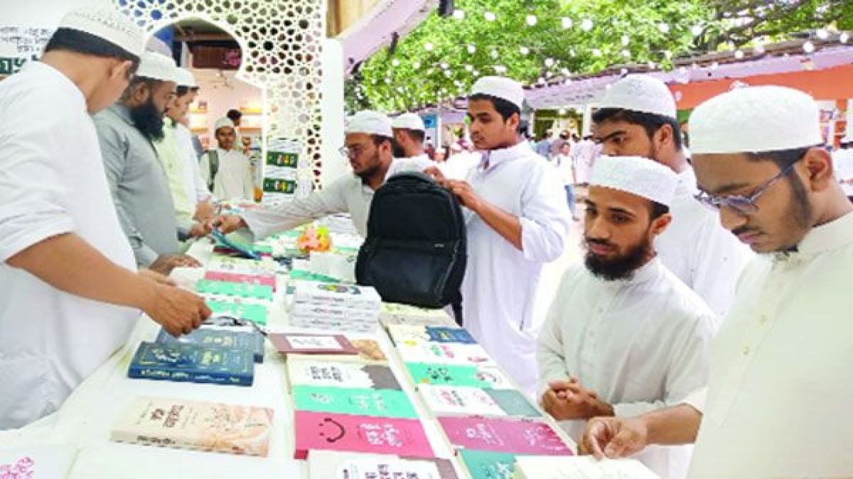 প্রচারণার অভাবে জৌলুশহীন বায়তুল মোকাররমের ইসলামী বইমেলা