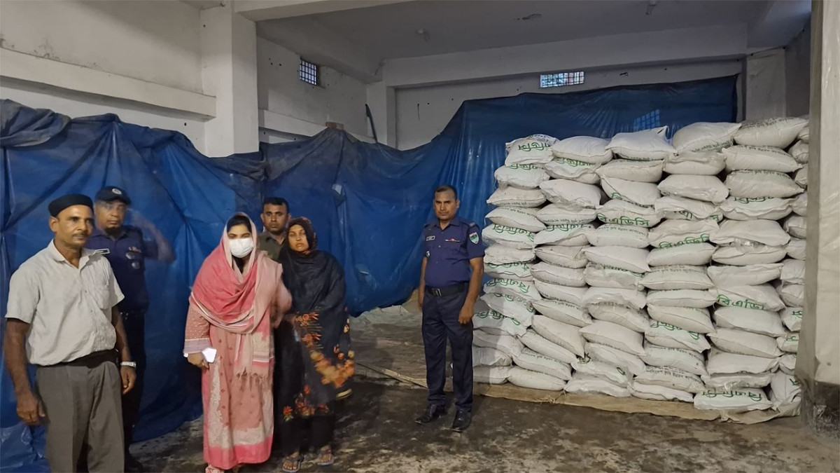 চুয়াডাঙ্গায় পৃথক অভিযানে ৭২৩ বস্তা সার জব্দ