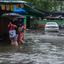 বন্যায় বিপর্যস্ত ব্যাংকক,থাই রাজধানীকে দুর্যোগকবলিত এলাকা ঘোষণা