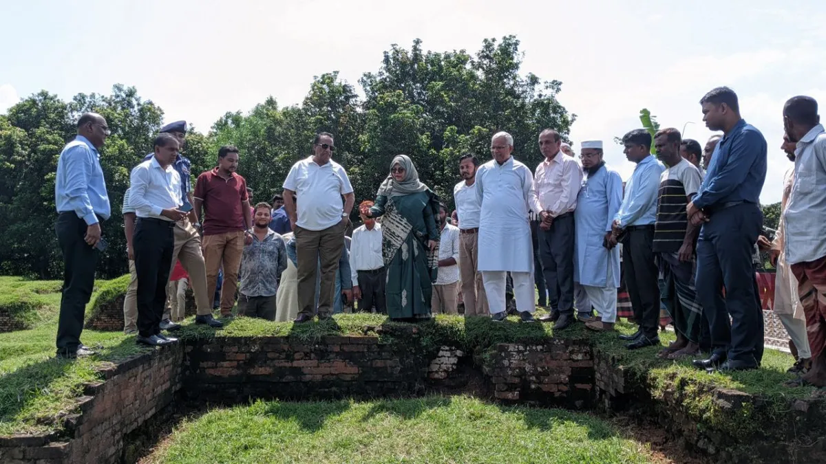 সীতাকোট বিহার পরিদর্শনে মন্ত্রী-প্রতিমন্ত্রী