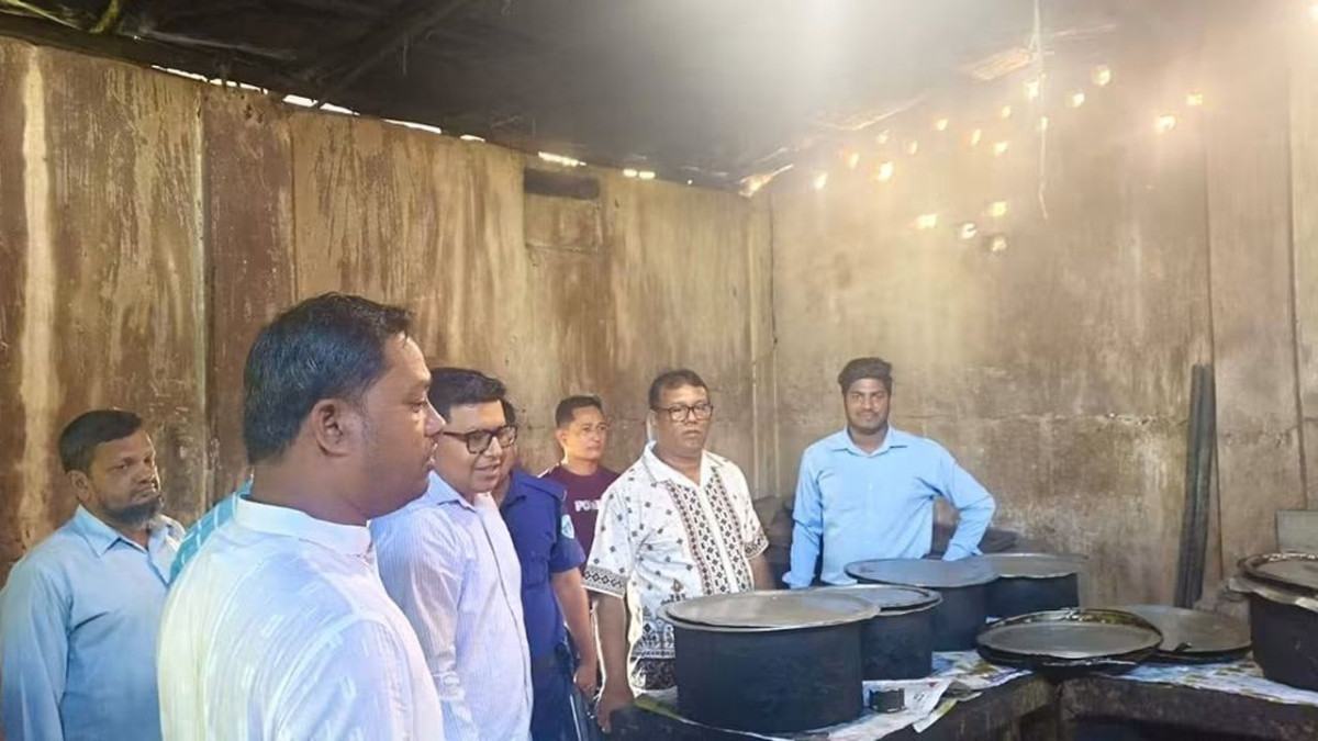 আনোয়ারায় ভ্রাম্যমাণ আদালতের অভিযান, ৩ ব্যবসায়ীকে জরিমানা