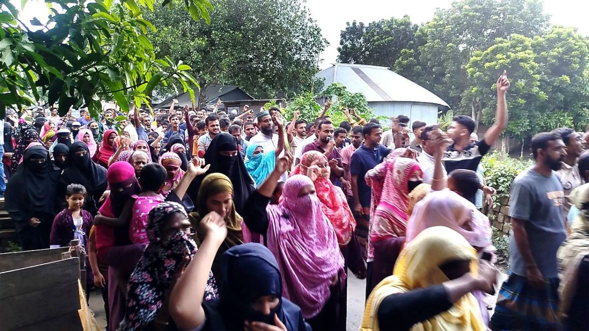 নড়াইলে হত্যাকাণ্ডে বিচারের দাবিতে মানববন্ধন ও বিক্ষোভ মিছিল